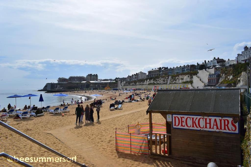 Вілла Family Seaside Escape Бродстерс Екстер'єр фото