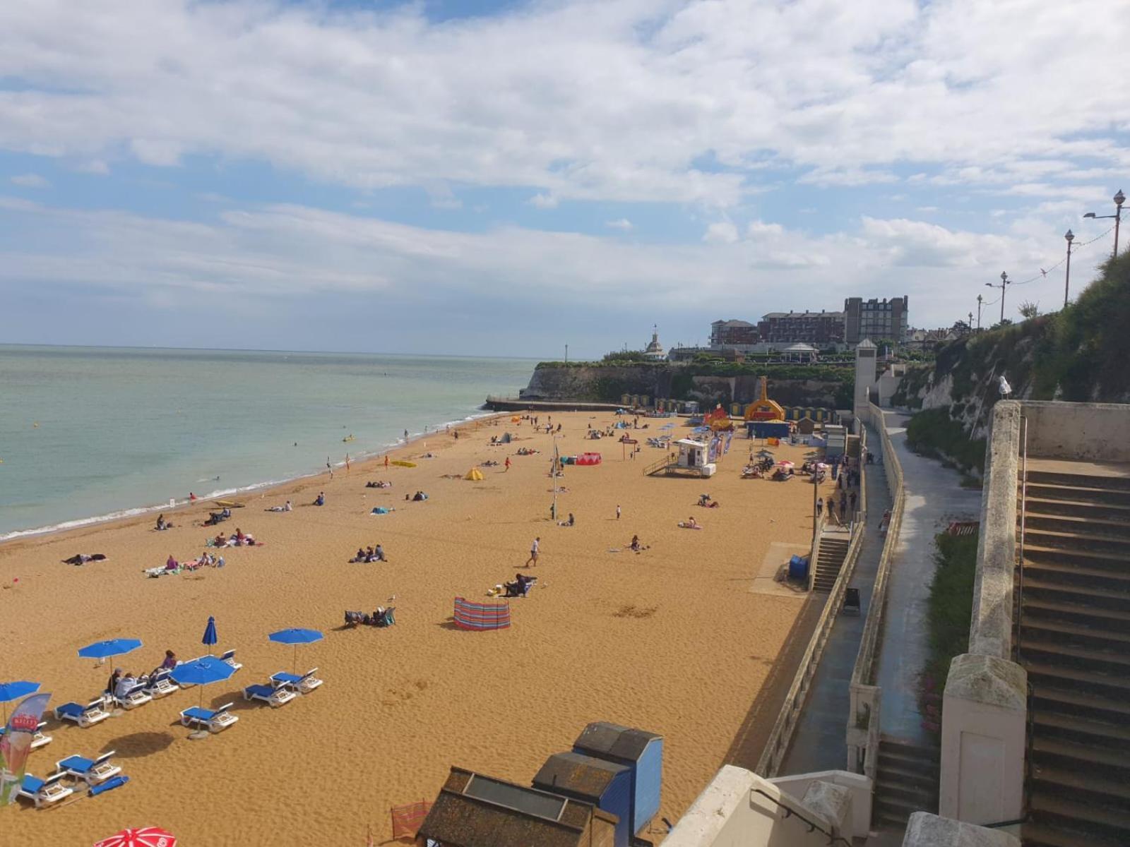 Вілла Family Seaside Escape Бродстерс Екстер'єр фото